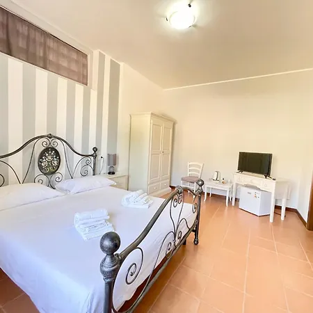 - Casale Spoleto *