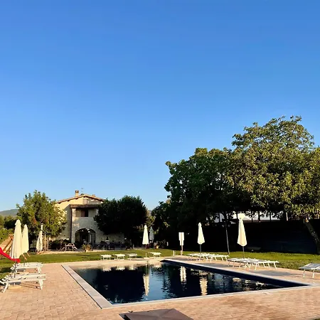- Casale Spoleto مزرعة للإقامة *